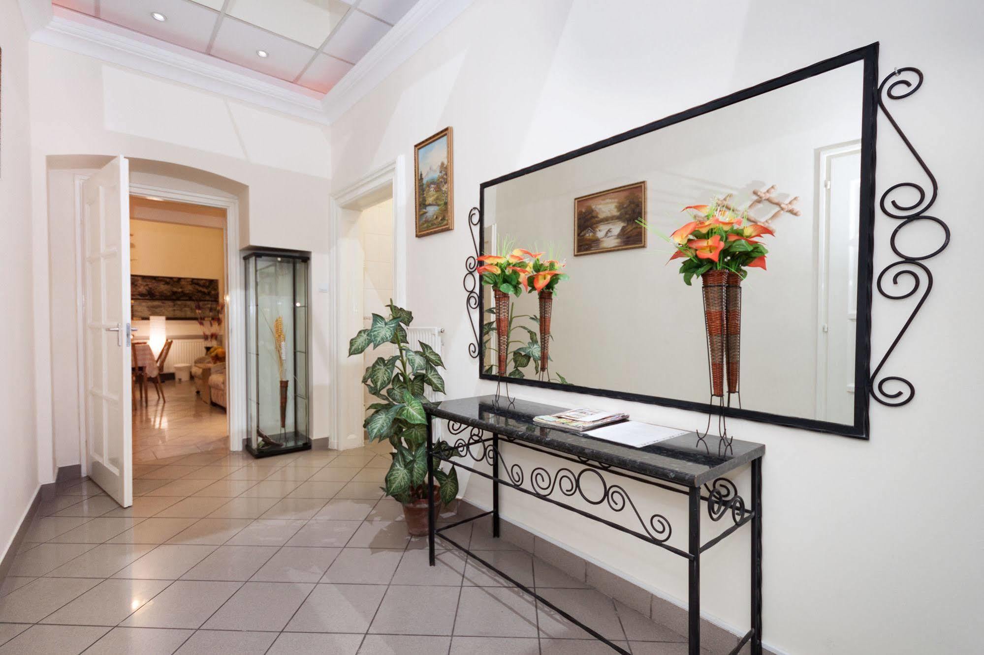 Like Home - Opera Apartments Budapeşte Dış mekan fotoğraf