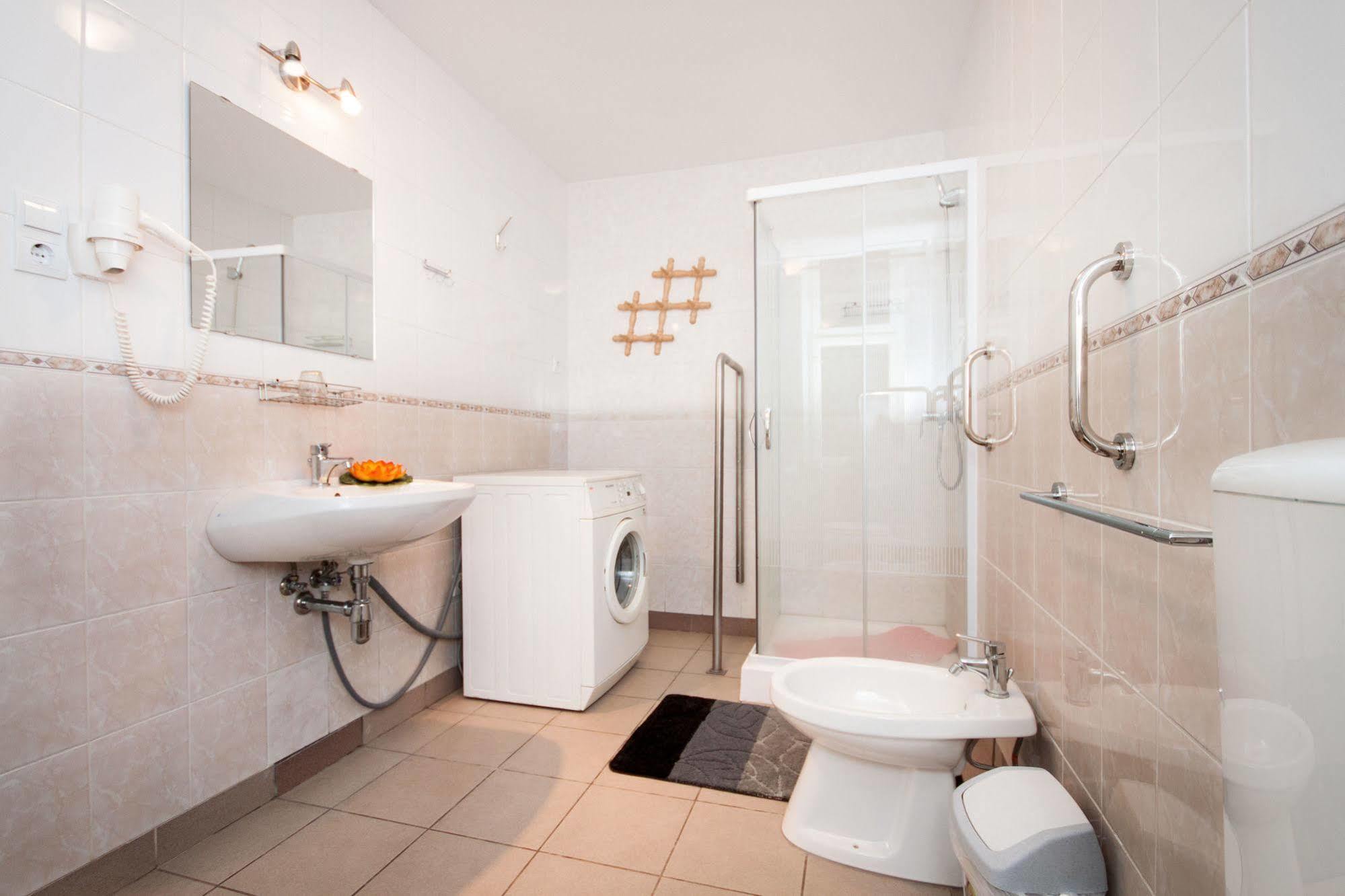 Like Home - Opera Apartments Budapeşte Dış mekan fotoğraf